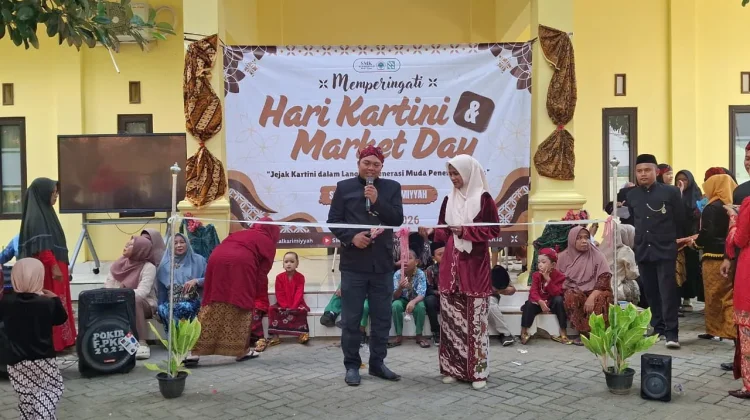 SMK Al-Karimiyyah Libatkan Siswa Lintas Jenjang lewat Kirab Budaya hingga Market D