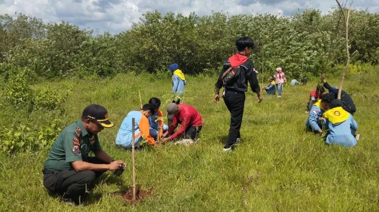 Mahasiswa Universitas Wiraraja Tanam 500 Bibit Pohon Peringati Hari Bumi 2026