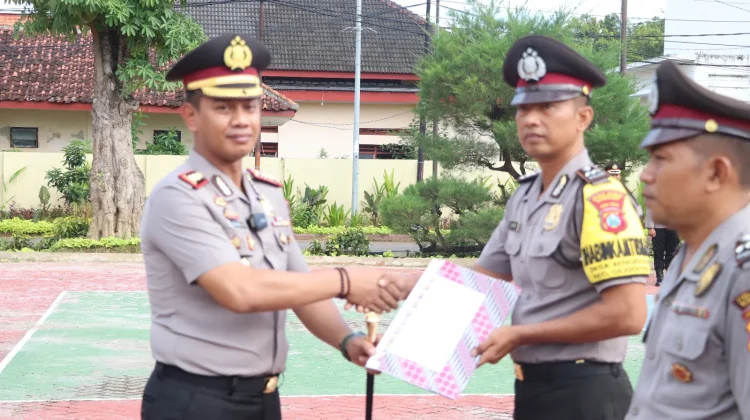 Respons Cepat Laporan Warga, Kapolres Sumenep Beri Reward Anggota
