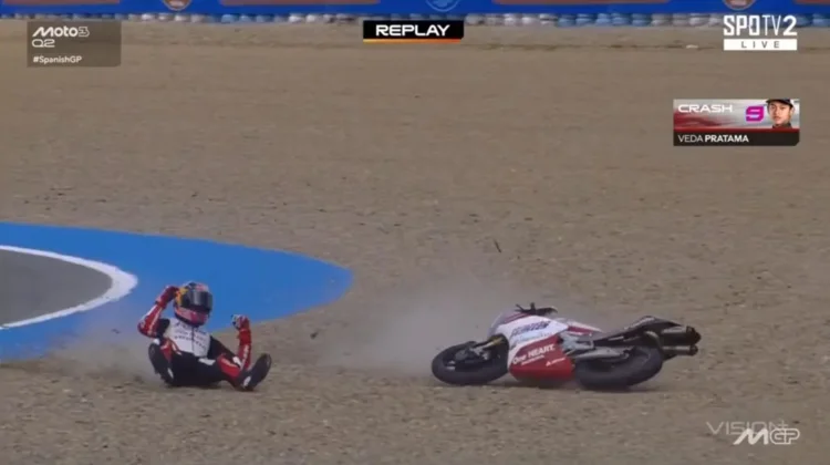Veda Pratama Crash di Menit Akhir Kualifikasi Moto3 Spanish GP