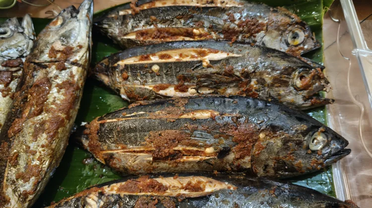 Ikan Asap Sumenep, Rahasia Kelezatan Kuliner Unggulan Lokal Madura!
