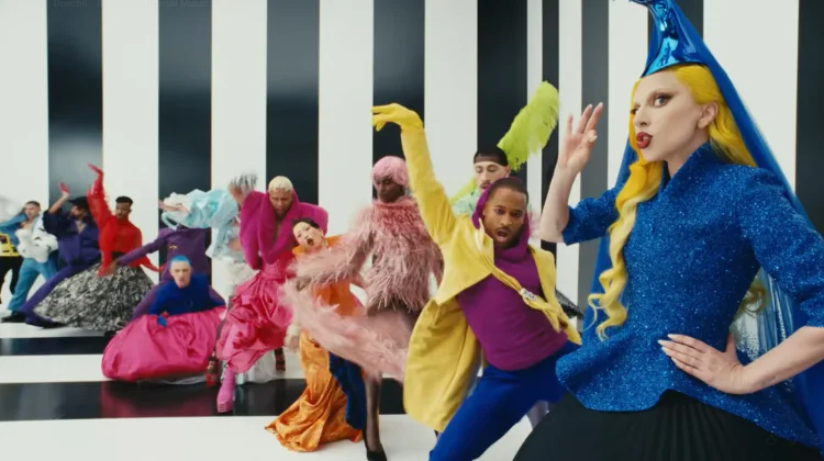 Lady Gaga Hidupkan Lagi Rambut Warna-warni Ikoniknya di MV 'Runway'