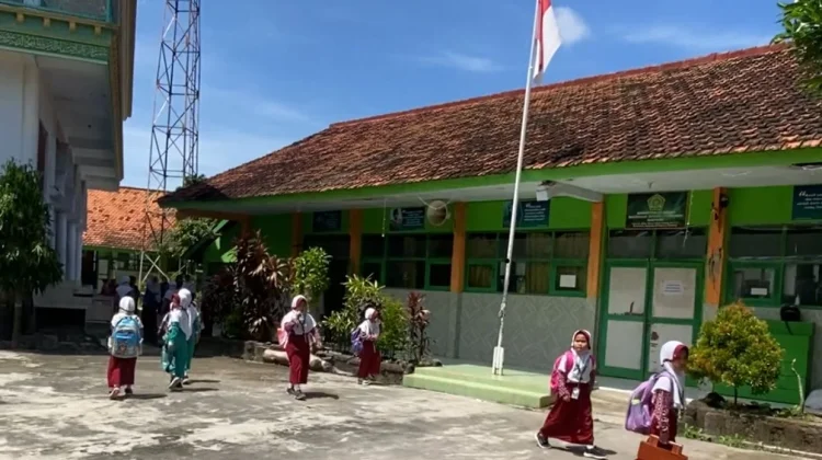 Masuk Sekolah Pertama Kali? Ini yang Perlu Disiapkan Orang Tua