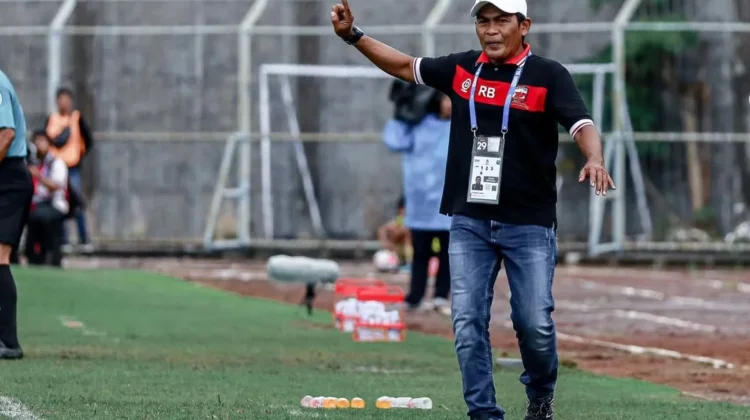 Fokus Lolos Degradasi, Caretaker Madura United Ingatkan Pemain Jangan Panik
