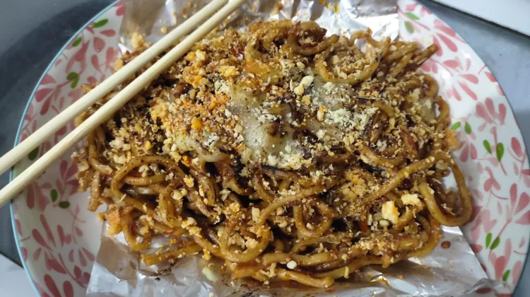 Mie Bakar Bumbu yang Pedas Menu Favorit Kekinian