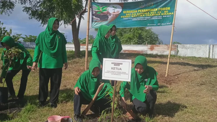 Persit Kodim Sumenep Hijaukan Kalianget, Tanam Pohon di HUT ke-80