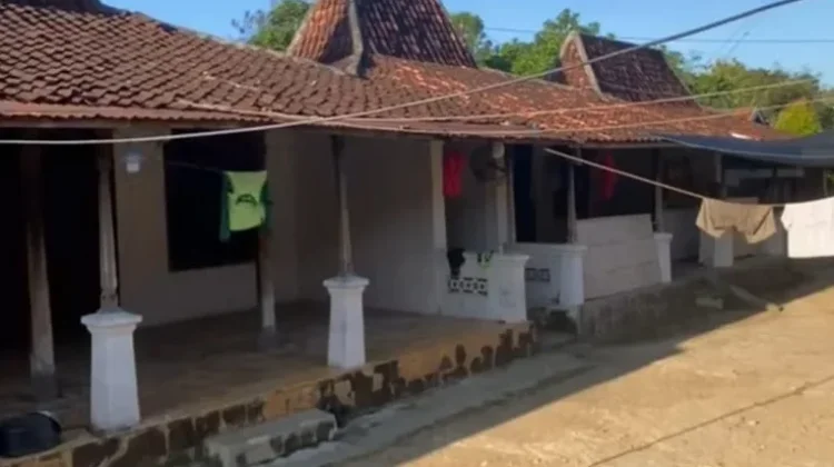 Rumah "Tanean Lanjhang" Kian Tergerus Zaman