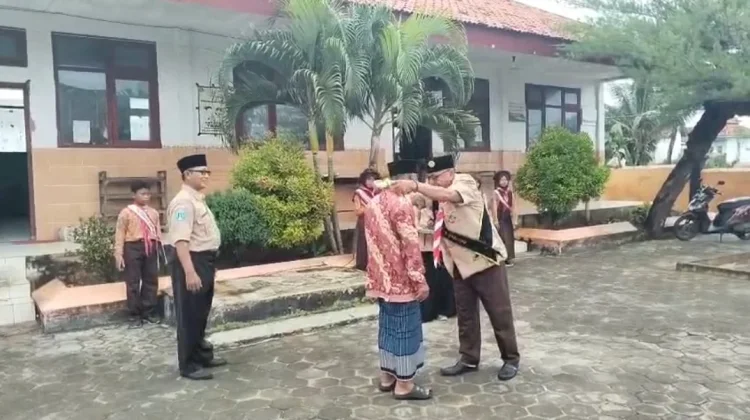 Hardiknas 2026 di SDN Panaongan III Penuh Makna, Guru Ngaji Dapat Penghargaan