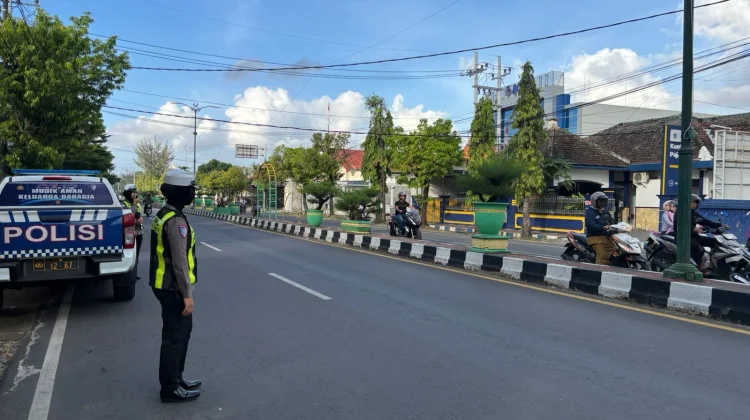 Polantas Menyapa, Satlantas Sumenep Edukasi Pengguna Jalan