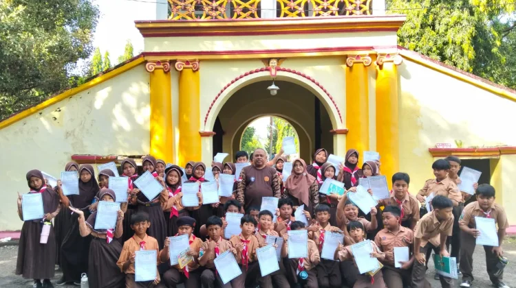 Siswa SDN Pajagalan II Belajar Sejarah di Keraton Sumenep