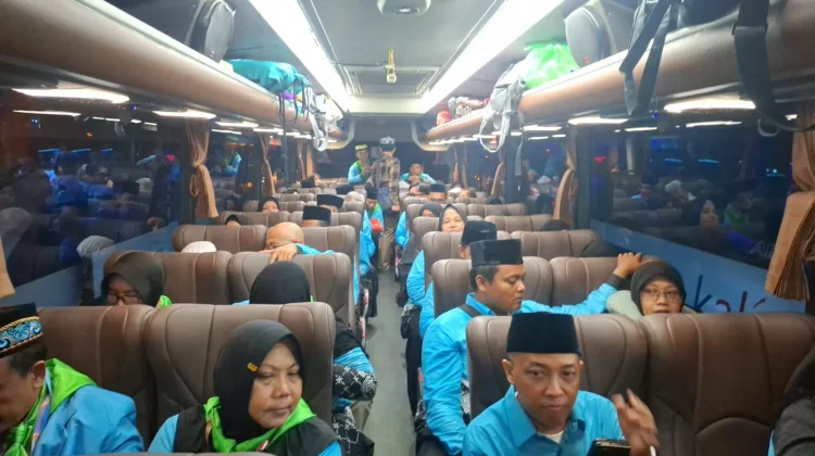 Ribuan Jemaah Calon Haji Asal Sumenep Berangkat menuju Tanah Suci Mekkah
