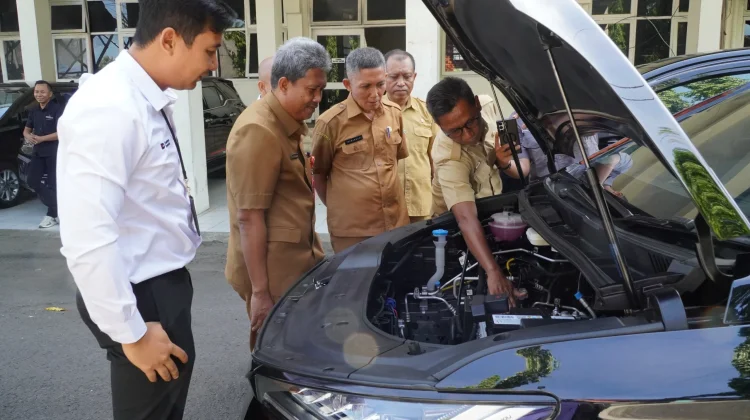 Sekda Pamekasan Apresiasi Mobil Listrik PLN, Lebih Irit dan Ramah Lingkungan