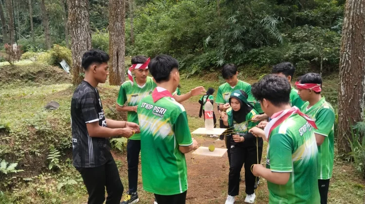 Mahasiswa PJKR UPI Sumenep Latih Fokus Melalui Simulasi Penjinak Bom