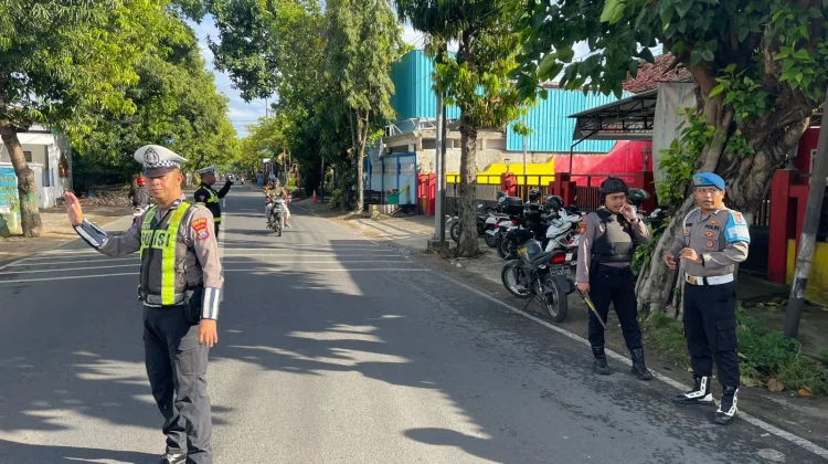 Satlantas Sumenep Amankan Ibadah Kenaikan Isa
