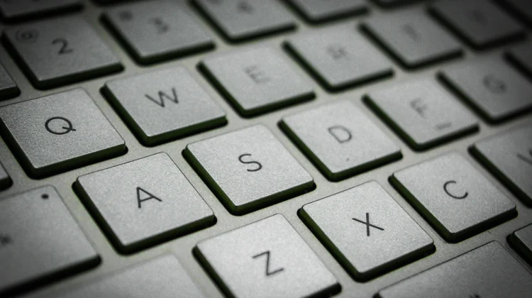Sejarah di Balik Keyboard QWERTY