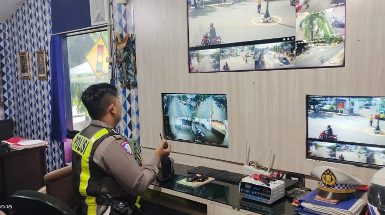 Satlantas Sumenep Pantau Arus Lalin Melalui TMC