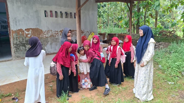 Tanamkan Kepedulian Sosial, Siswa FIES Sumenep Kunjungi Panti Asuhan Amanah Umat
