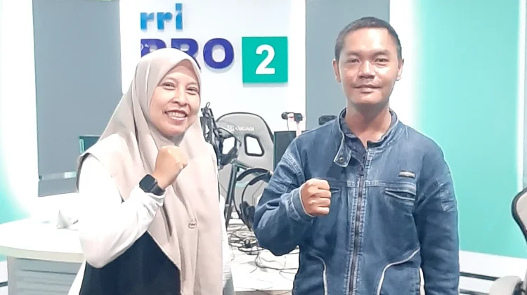 Curhat ke Orang Tua atau Teman, Mana Lebih Tepat?