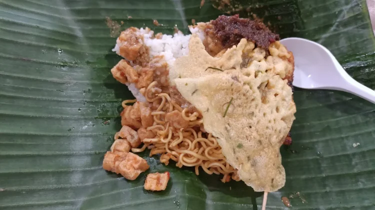 Nasi Campur Jadi Salah Satu Menu Favorit Makan Siang
