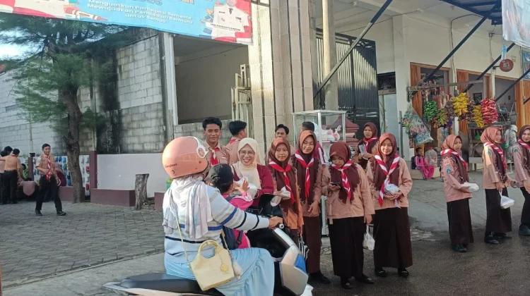 SMADA Berbagi, Tebar Kepedulian Lewat Aksi Nasi Gratis