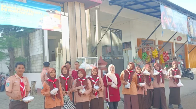 SMADA Berbagi, Tebar Kepedulian Lewat Aksi Nasi Gratis