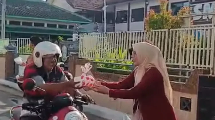 SMADA Berbagi, Tebar Kepedulian Lewat Aksi Nasi Gratis