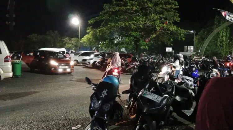 Antusiasme Warga Tinggi, Area Parkir Sumenep Festival Musik Tongtong Meluber