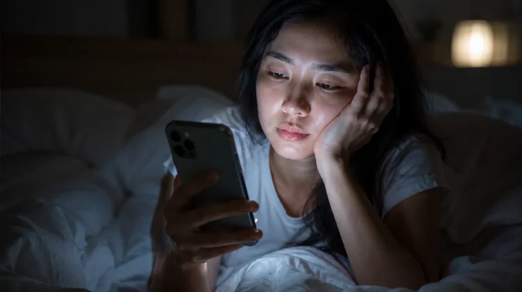 Sering Buka Media Sosial tanpa Alasan Jelas, Kenali Penyebabnya