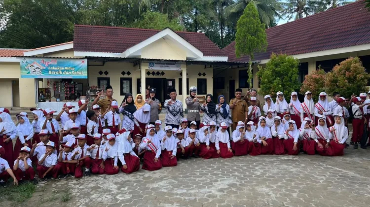 Polisi Sahabat Anak, Satlantas Sumenep Sambangi SDN Pojah