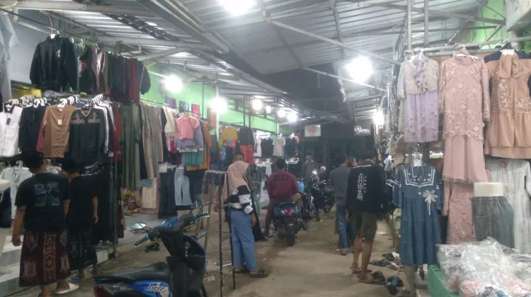 Pasar Malam Bangkal Sumenep Ramai Sambut Idul Adha