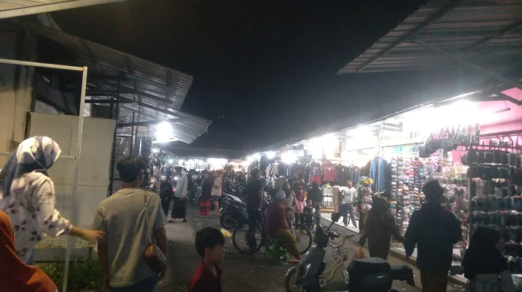 Pasar Malam Bangkal Sumenep Ramai Sambut Idul Adha