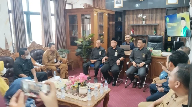 Disdukcapil Sumenep Pelajari Sistem Penundaan Adminduk di Surabaya