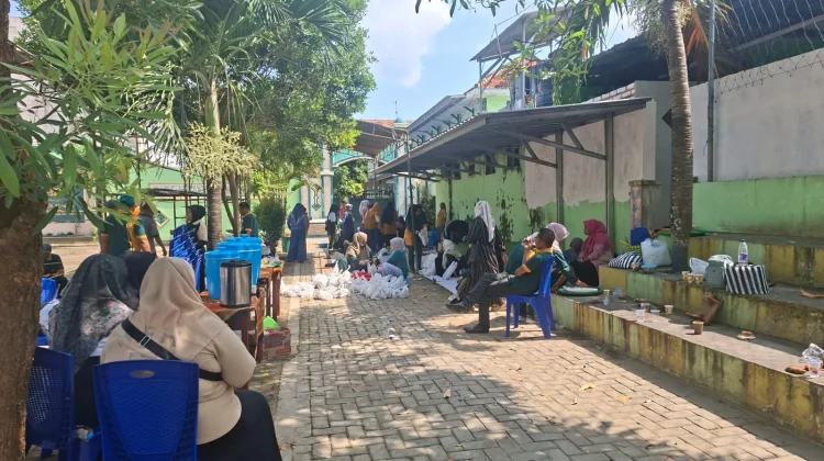 Kemenag Sumenep Sembelih 8 Sapi Kurban untuk Kaum Duafa