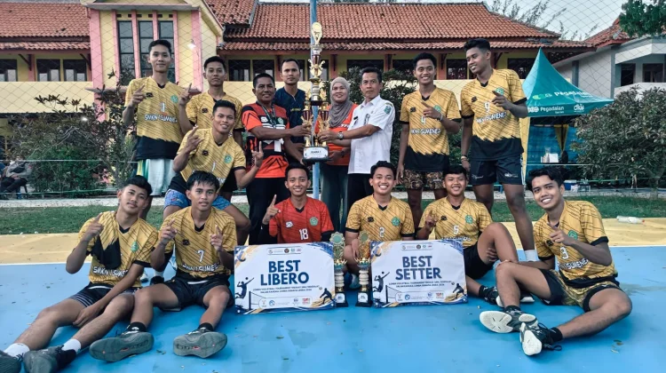 Tim Voli SMKN 1 Sumenep Juara Turnamen Gema FIA Unira usai Tekuk MAN 2