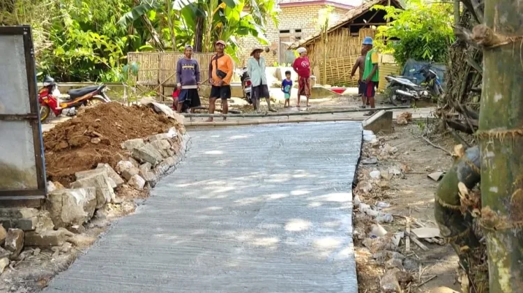 Jalan yang Dulu Licin Kini Mulus, Warga Ambunten Tak Lagi Waswas Melintas
