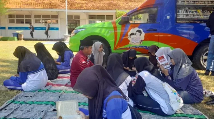 Dispusip Sumenep Gencarkan Literasi Pelajar Melalui Perpusling di SMKN 1 Sumenep