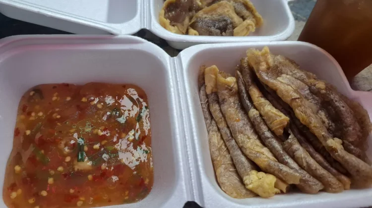 Kuliner Unik Pentol Ghepek, Jajanan Khas yang Bikin Ketagihan Pecinta Pedas