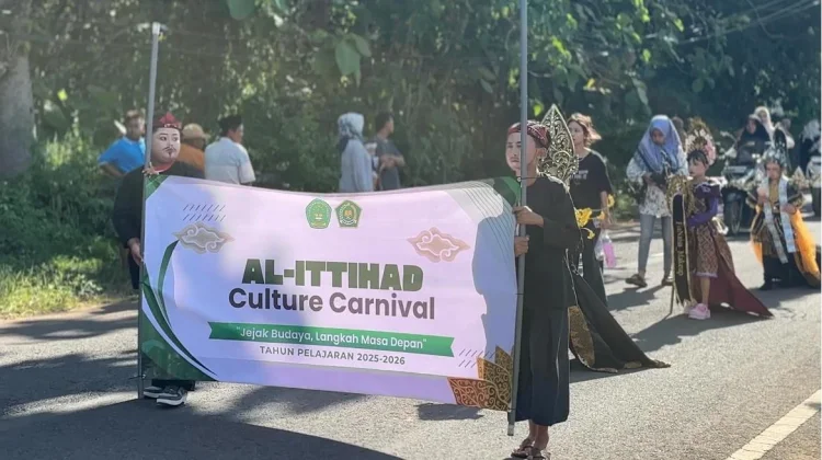 MI Al-Ittihad Gelar Karnaval Budaya Meriah