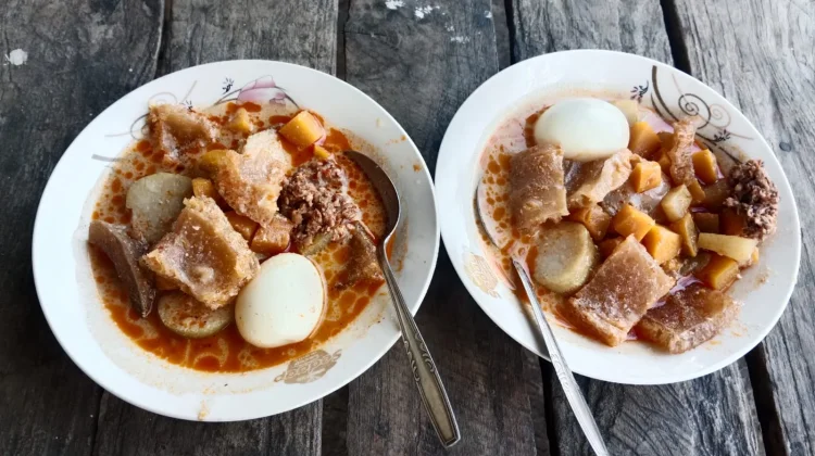 Lontong Lodeh Karopo' Ora', Perpaduan Kuliner Tradisional yang Melekat di Lidah Masy