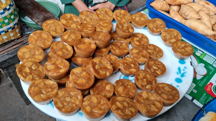 Puluhan Tahun Jual Lompang, Sukarni Jaga Warisan Kuliner Madura