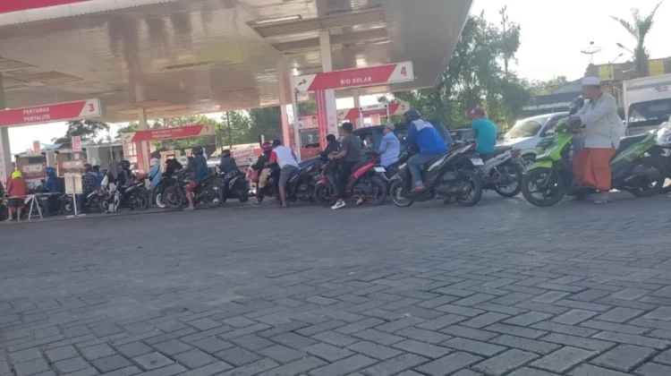 Antrean Pembelian Pertalite di Sejumlah SPBU Sumenep Meningkat