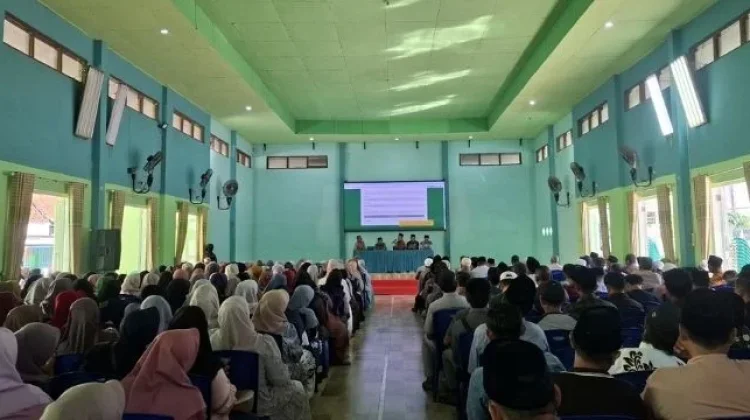 MAN Sumenep Sosialisasikan Layanan Digital E-PTSP kepada Wali Murid saat Kenaikan