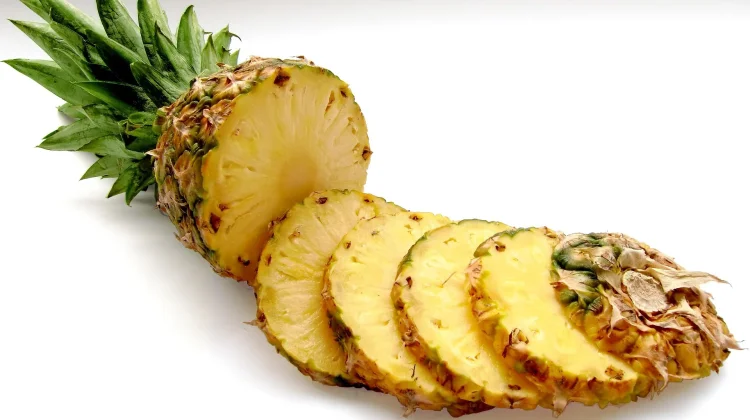 Nanas, Buah Tropis Manis yang Kaya Nutrisi