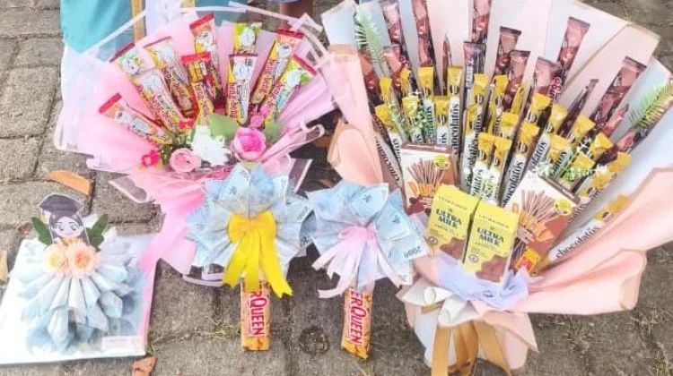 Musim Wisuda Jadi Peluang Usaha Anak Muda di Sumenep