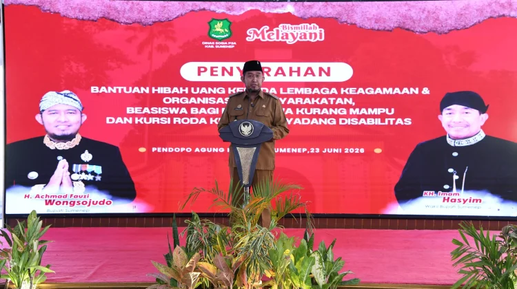 Pemkab Sumenep Salurkan Hibah, Beasiswa dan Kursi Roda
