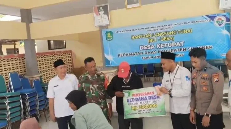 Babinsa Raas Kawal Penyaluran BLT Dana Desa di Desa Ketupat