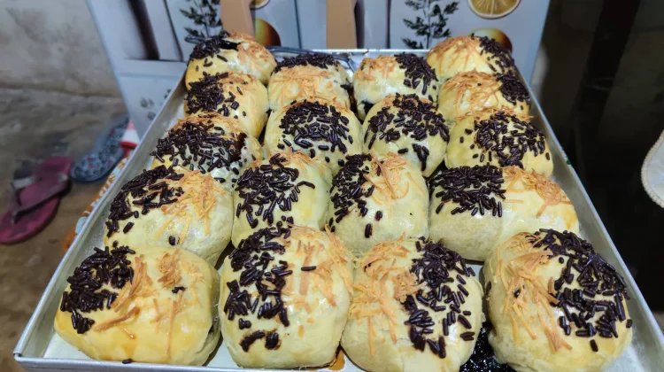 Bolen Pisang Cokelat Lumer, Camilan Rumahan yang Renyah & Manis dalam Satu Gigitan