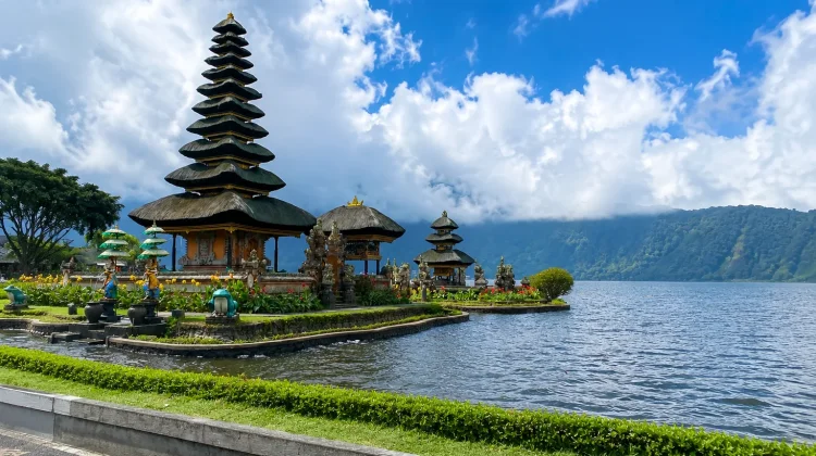 Pura Ulun Danu Beratan, Harmoni Keindahan Alam dan Warisan Budaya di Jantung Bali