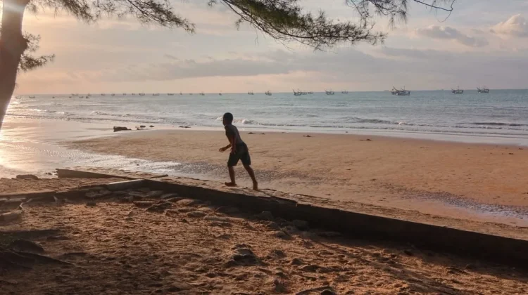 Libur Sekolah, Kunjungan Wisatawan Pantai Salopeng Masih Cenderung Normal