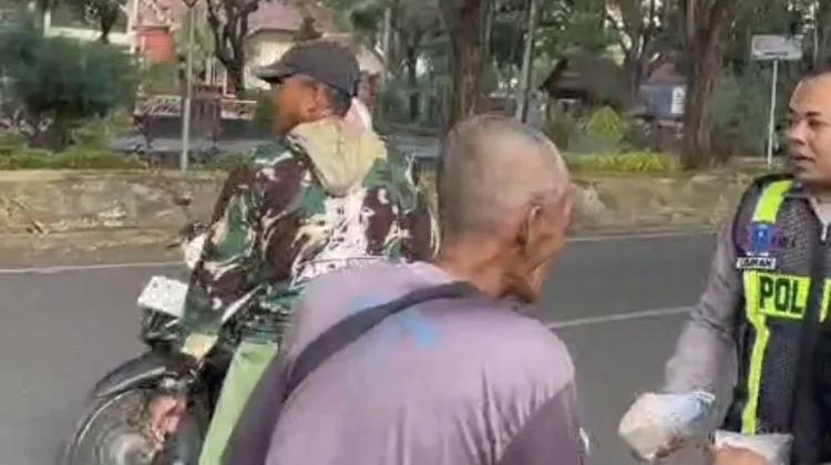 Kita Berbagi Sosial Sumenep Bagikan 90 Nasi Bungkus Gratis